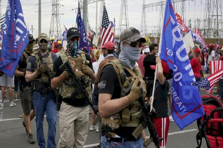 রাজ্যপরিষদগুলোর কাছে অস্ত্র নিয়ে হাজির ট্রাম্প সমর্থকরা, চলছে বিক্ষোভ