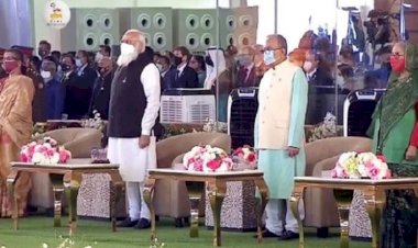 প্যারেড গ্রাউন্ডের মঞ্চে মোদি