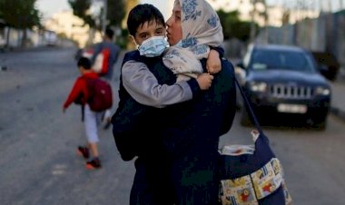 ইসরায়েলি হামলায় বাড়ি ছেড়ে পালাচ্ছে ফিলিস্তিনিরা!