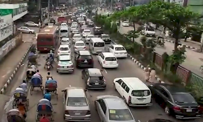লকডাউনের ১২তম দিন : রাস্তায় চাপ, বেড়ছে ব্যাক্তিগত গাড়ী